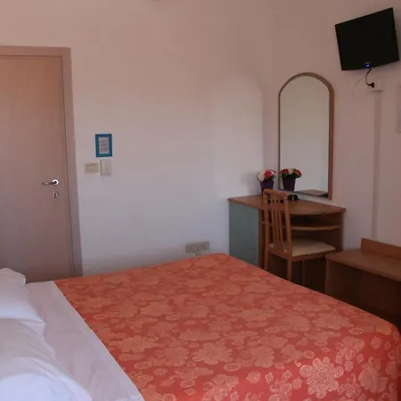 Fiorella Hotel *